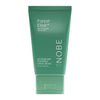 Vihreä putkilo, jossa lukee Forest Elixir Microbiome Skincare NOBE Microbiome Repairing Hand Cream, 50 ml, tarjoaa ravitsevan koostumuksen, joka tukee ihon luonnollista mikrobiomia; korkki alaosassa myös vihreä; putkilo mattapintainen ja lieriömäinen; etikettiteksti valkoisella groteskikirjasimella; tuote kuvattu yksin vaalealla, yksinkertaisella taustalla ilman ihmisiä tai rekvisiittaa.