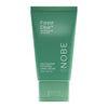 Vihreä putkilo, jossa lukee Forest Elixir Microbiome Skincare NOBE Microbiome Repairing Hand Cream, 50 ml, tarjoaa ravitsevan koostumuksen, joka tukee ihon luonnollista mikrobiomia; korkki alaosassa myös vihreä; putkilo mattapintainen ja lieriömäinen; etikettiteksti valkoisella groteskikirjasimella; tuote kuvattu yksin vaalealla, yksinkertaisella taustalla ilman ihmisiä tai rekvisiittaa.