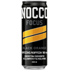 NOCCO FOCUS Black Orange Energiajuoma 24-pack; korkea musta NOCCO Focus -energiajuomatölkki tekstillä Black Orange, kuviona valkoista ja keltaista lihavoitua grafiikkaa; tuotetiedoissa 180 mg kofeiinia, sokeriton, hiilihapotettu ja 330 ml virkistäväksi tehostukseksi; alumiinitölkki sylinterin muotoinen mattapinnalla; groteskiteksti suuraakkosin, keskeiset tiedot selkeästi painettu etupuolelle; yksittäinen tuote tasaisella taustalla, ei ihmisiä tai käsiä.