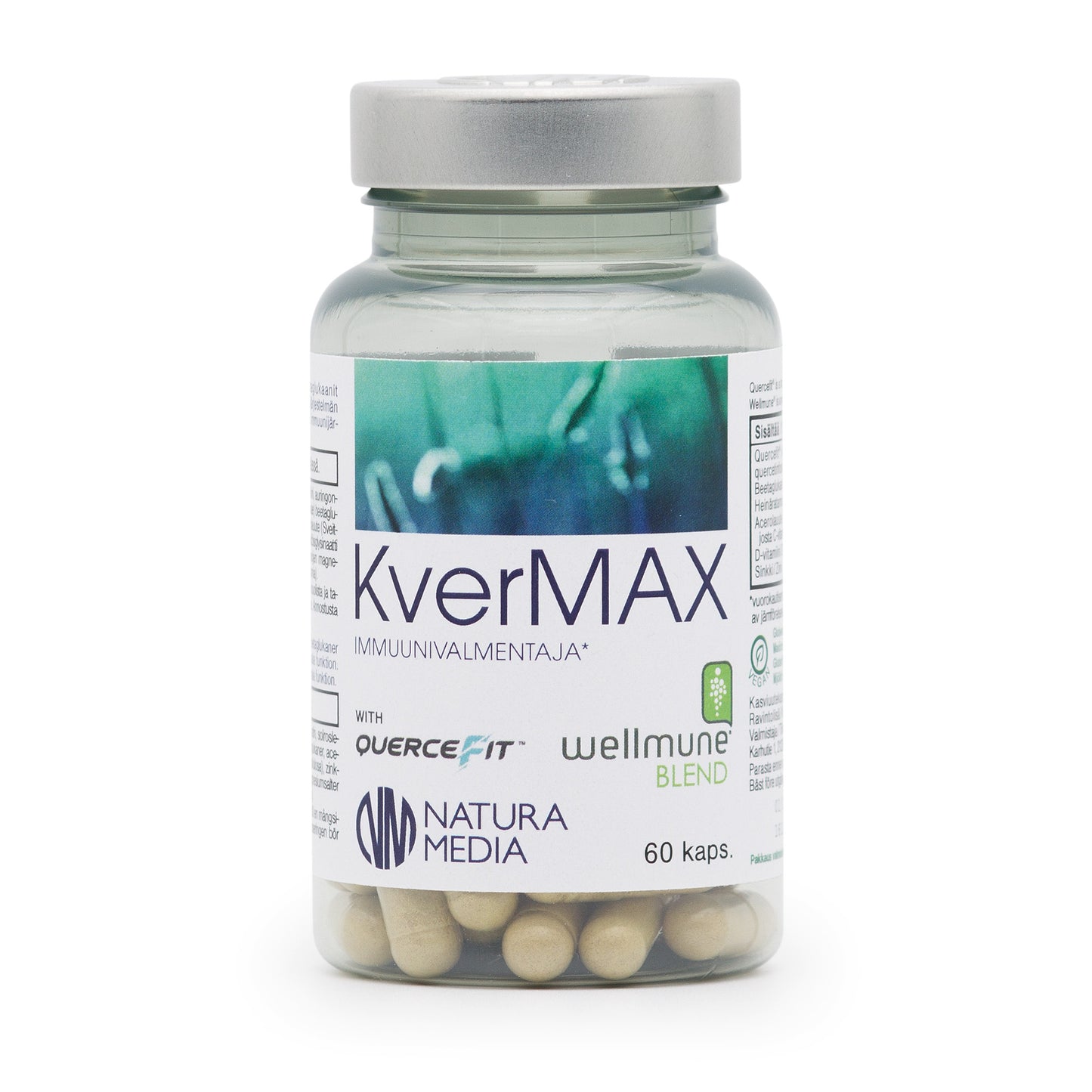 Natura Media KverMAX, pullo KverMAX-immuunijärjestelmän kapseleille, sisältää 60 kapselia; pullo valkoista muovia mattapinnalla ja valkoisella kierrekorkilla; etiketissä tuotenimi lihavoidulla mustalla groteskitekstillä sekä Quercefit- ja Wellmune Blend -logot; ei ihmisiä eikä käsiä näkyvissä, tausta valkoinen, keskitetty tuotekuva.