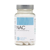 Natura Media NAC 600 mg: läpinäkyvä muovipurkki valkoisilla kapseleilla ja metallinhohtoisella hopeanvärisellä kierrekorkilla; etiketissä teksti "NAC N-asetyylikysteiini 600 mg" ja "Natura Media" pääosin sinisin korostuksin, lihavoidulla groteskikirjasimella; kuva otettu yksiväristä taustaa vasten, ei ihmisiä tai muita esineitä näkyvissä.