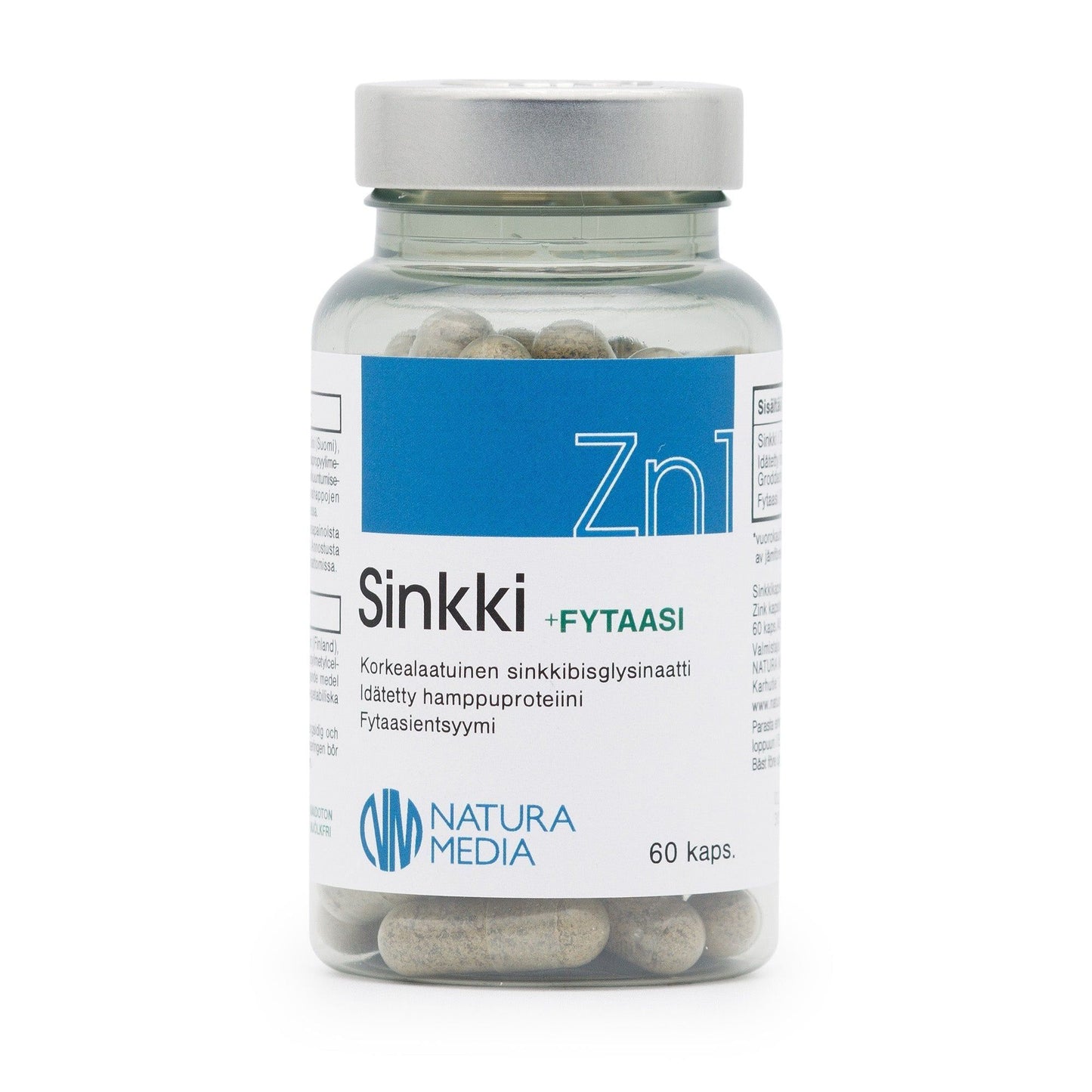 Natura Media Sinkki + Fytaasi, pullo ravintolisäkapseleille suomeksi merkittynä, sisältää 60 huolellisesti koostettua kapselia; muovipullo sylinterimäinen mattavalkoisella etiketillä ja kiiltävän vihreällä korkilla; etiketti käyttää sinistä ja vihreää groteskitekstiä; kuvassa vain tuote, ei ihmisiä eikä taustaelementtejä näkyvissä.