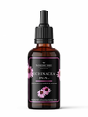 Ruskea kiiltäväpintainen lasinen tippapullo, jossa lukee Nordicure Echinacea Dual, etiketissä vaaleanpunaisia kaunosilmikkokukkakuvituksia; etiketissä lukee Echinacea angustifolia & purpurea sekä lisätekstiä immuunipuolustuksesta ja maksan tuesta; lihavoitua groteskikirjasinta; tuote kuvattu vaalealla, yksinkertaisella taustalla keskitetysti.