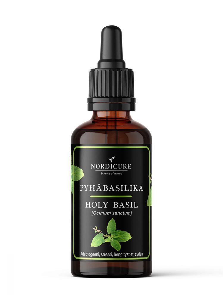 NordiCure Pyhäbasilika (Holy Basil) 1:3, tumma lasinen tippapullo etiketissä eloisia vihreitä lehtikuvia sekä siro musta tippakorkki; pullo sylinterimäinen, korkki kiiltäväpintainen, etiketin typografia moderni ja groteskinen; tausta neutraali studiovalaistuksella, ei ihmisiä eikä käsiä näkyvissä.