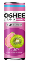OSHEE Energy Drink Kiwi-Guava Zero; vaaleanpunainen OSHEE Vitamin Energy -tölkki; etiketissä lukee Kivi-Guava Flavour ja yksityiskohtaisia kuvia guavasta ja kiivistä; muu luettava teksti sisältää ”180 mg caffeine” ja ”zero sugar”; tölkki sylinterin muotoinen kiiltopinnalla; näkyvä lihavoitu groteskitypografia etiketissä; tausta tasainen, ei ihmisiä tai käsiä kuvassa.