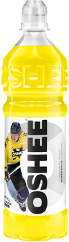 OSHEE Isotonic Pineapple 6-pack (Patrik Laine Edition); keltainen OSHEE-isotoninen juomapullo ananaksen maussa, etiketissä jääkiekkoilija keltaisessa pelipaidassa, sopii nesteytykseen intensiivisen aktiviteetin aikana; pullo kirkasta muovia mattakeltaisella nesteellä sisällä ja leveä nauhoitettu kierrekorkki; etusivun etiketissä lihavoitua tikkukirjasinta mustana ja valkoisena sekä urheilijan graafinen kuva; tausta tasainen valkoinen, kuva hyvin valaistu tuotelähikuva.