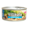 Pielisen Kala Villikala Muikku vedessä; tölkki Villikala Muikku Vedessä -perinteistä suomalaista säilykekalaa, etiketissä valokuva pienestä kalasta ja tuoreista yrteistä; metallinen sylinterinmuotoinen tölkki kiiltäväpintaisena, selkeä lihavoitu mustavalkoinen typografia; hopeanvärinen vetorengaskansi näkyvissä; ei ihmisiä tai toimintaa kuvassa, tausta pelkistetty ja neutraali; etiketissä selvästi teksti "115 g".