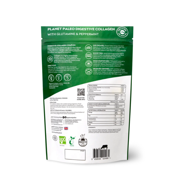 Planet Paleo Digestive Collagen; Planet Paleo Digestive Collagen -pakkauksen takapuoli tuotetietoineen, ravintosisältöineen, kuvakkeineen, käyttöohjeineen ja sertifikaattilogoineen; pakkaus on pääosin vihreä ja valkoinen kollageenilisäravinnetekstillä ja -kuvituksin; muovipussi on mattapintainen, suorakulmainen muoto, lihavaa groteskifonttia eri koin; ei ihmisiä tai käsiä näkyvissä; kuva otettu neutraalia taustaa vasten.