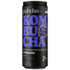 Puhdas+ Luomu Kombucha Villi Mustikka; musta tölkki suurella sinisellä tekstillä ja kuva mustikoista; tölkki on sylinterinmuotoinen mattapinnalla; etiketissä sanat "5 Miljardia" ja "Villi mustikka" sekä muuta probioottipitoisuustietoa; ei ihmisiä tai käsiä näkyvissä; tausta yksivärinen ja siisti, kuvattu studiovalaistuksessa selkeästi.