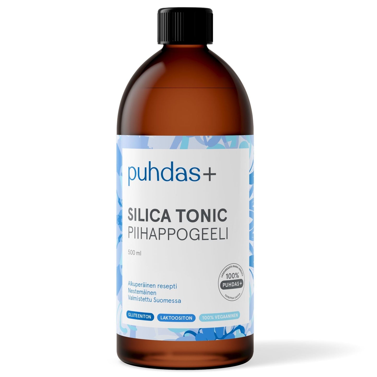 Puhdas+ Silica Tonic Piihappogeeli; ruskea muovipullo mattapinnalla, lieriön muotoinen, sinisiä korostuksia etiketissä; typografia lihavoitua sans-serifiä; luettavissa "puhdas+ SILICA TONIC PIIHAPPOGEELI 500 ml", gluteeniton, laktoositon, vegaaninen, rikastettu piihapolla; ei ihmisiä tai käsiä; neutraali tausta tasaisessa valaistuksessa.