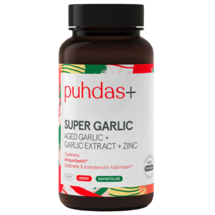 Puhdas+ Super Garlic; tumma, läpikuultamaton muovipullo kiiltäväpintaisena ja lieriömäisenä; etiketissä teksti ”puhdas+ Super Garlic Aged Garlic + Garlic Extract + Zinc” valkoisella groteskilla sinistä taustaa vasten; etiketissä värikkäitä abstrakteja muotoja; suomenkielisiä sanoja liittyen immuunipuolustukseen, sydämeen ja kolesteroliin; valkoinen studiotausta, ei ihmisiä tai esineitä näkyvissä.