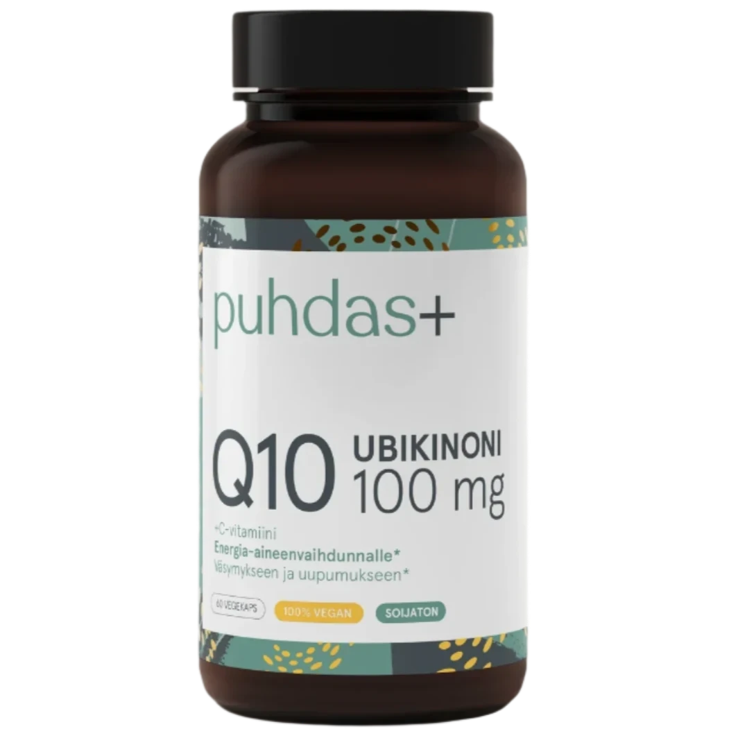 Puhdas+ Ubikinoni Q10 100 mg + C-vitamiini; ruskea pullo, ravintolisä, jossa 60 vegaanikapselia; pullo on sylinterinmuotoinen mattapinnalla ja valkoisella muovikannella; etiketti on pääosin valkoinen sinisellä groteskitekstillä, listaa tuotenimen ja tärkeimmät ainesosat kuten C-vitamiinin ja koentsyymi Q10:n; ei ihmisiä tai käsiä näkyvissä, vaalea tausta, tuote kokonaan edestäpäin kuvattuna.