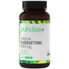Puhdas+ Vahva Kversetiini 500 mg; ruskea muovipullo kierrekorkilla, mattapinnalla ja lieriömäisellä muodolla; etiketissä vihreitä ja keltaisia tehosteita sekä pelkistettyä groteskityyppografiaa; etikettiteksti ”puhdas+ VAHVA KVERESETIINI 500 mg”, mainita vegaaniystävällisestä ravintolisästä ja 60 kapselista; tuote kuvattu tasaisella valkoisella taustalla suoraan edestä; ei ihmisiä tai käsiä.