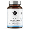 Puhdistamo Ilta Magnesium, 120 kapselia, 125 mg per kapseli; ruskea pullo, valkoinen etiketti sinisin korostuksin, tyylitelty lehtilogo sekä suomenkielistä tekstiä magnesiumin hyödyistä; tuotenimi ja tiedot lihavoidulla groteskifontilla; pullo kiiltäväpintainen; kuvattu vaalealla taustalla, ei ihmisiä tai käsiä.