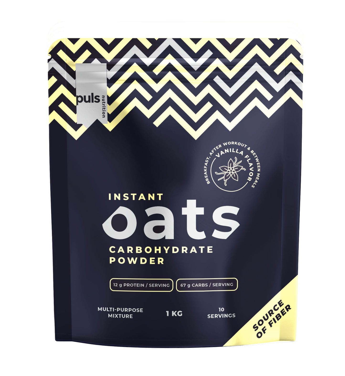 1 kg:n Puls Nutrition Instant Oats -hiilihydraattijauhepussi, vaniljan makuinen, jossa on ravintotietoja, keltainen siksak-kuvio ja teksti Source of Fiber oikeassa alakulmassa. Pakkaus on pääosin valkoinen sinisin ja keltaisin yksityiskohdin, painettu modernilla pääteviivattomalla typografialla. Pinta vaikuttaa mattapintaiselta. Ihmisiä tai käsiä ei näy; tuote on kuvattu yksivärisellä taustalla.