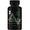 Puls Relax Ashwagandha + B6 Gummies; musta pullo tekstillä RELAX Ashwagandha + B6, 450 mg, 60 purukumia, merkintä stressinlievityksestä ja parantuneesta unesta vihreällä tekstillä sekä vegaanisella lehti-omena-symbolilla etiketissä; sylinterin muotoinen pullo kierrekorkilla, matta muovipinta, lihavoitu groteskikirjasin; valkoinen tausta, ei ihmisiä tai muita esineitä.