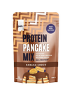 Puls Pancake Mix Banana-Choco, proteiinipannukakkujauhepussi banaani-suklaamaussa, kuvituksena pannukakkuja suklaakastikkeen kera; pakkaus mattapintainen, pääosin ruskea ja keltainen, mukana kaurakuvitus; tuotetiedot – 36 g proteiinia, ei lisättyä sokeria, 500 g, 10 annosta – painettu lihavoidulla groteskifontilla etusivulle; ei ihmisiä eikä käsiä näkyvissä, tausta neutraali ja studiovalaistu.