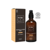 Pure=Beauty Orange Flower Mist, C-vitamiinia sisältävä sumutepullo ruskeaa muovia, pystyssä suorakaiteen muotoisen pahvipakkauksen vieressä; molemmissa valkoisia ja kultaisia korostuksia sekä mattapinta; typografia moderni ja groteskinen, pääosin valkoinen teksti tummalla pohjalla; EcoCert Cosmos Organic -sertifikaattilogo selvästi näkyvissä; tausta neutraali, ei ihmisiä eikä muita esineitä näkyvissä.