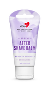 RFSU Intim After Shave Balm; tuubi RFSU Intim After Shave Balm -tuotetta violetilla ja valkoisella ulkoasulla; tuubi muovia mattapinnalla ja groteskityyppografiaa; etikettitekstin mukaan tuote vähentää punaisia pisteitä, tarjoaa rauhoittavaa hoitoa, on hajusteeton ja sopii kaikille; tuote pystyssä tasaisella valkoisella taustalla suoraviivaisessa tuotekuvassa, ei ihmisiä tai käsiä.