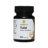 Saharogya Tulsi 750 mg; musta muovipullo sylinterinmuotoisena ja mattapintaisena; valkoisessa etiketissä koristeellisia elementtejä, kultainen tunnusmerkki, lihavoitua ja serif-kirjasinta tuotenimessä ja tiedoissa; etiketissä luettavissa "Saharogya Tulsi Ocimum Tenuiflorum, 60 yrttitablettia (44 g), 100%"; tausta valkoinen, ei ihmisiä tai käsiä näkyvissä.