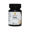 Saharogya Tulsi 750 mg; musta muovipullo sylinterinmuotoisena ja mattapintaisena; valkoisessa etiketissä koristeellisia elementtejä, kultainen tunnusmerkki, lihavoitua ja serif-kirjasinta tuotenimessä ja tiedoissa; etiketissä luettavissa "Saharogya Tulsi Ocimum Tenuiflorum, 60 yrttitablettia (44 g), 100%"; tausta valkoinen, ei ihmisiä tai käsiä näkyvissä.