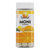 Sana-sol Monivitamiini purutabletti appelsiini; lieriön muotoinen, kirkas muovipurkki valkoisella litteällä korkilla, etiketissä appelsiinin ja sitruunan kuvitus; sisällä näkyy pieniä, pyöreitä purutabletteja; lihavoitu groteskiteksti tuotenimestä hedelmäkuvitusten vierellä; neutraali tausta.