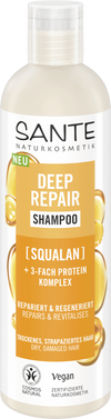 Sante Deep Repair Shampoo; pullo shampoota skvalaanilla ja ravitsevalla proteiinikompleksilla, suunniteltu kuiville, vaurioituneille hiuksille; etiketissä korostetaan vegaanisuutta ja sertifioitua luonnonkosmetiikkaa; muovipullo pumppukorkilla, pääosin valkoinen mattapinnalla värillisin korostein; etiketissä selkeää groteskikirjasinta; tuote kuvattu vaalealla taustalla, ei ihmisiä näkyvissä.