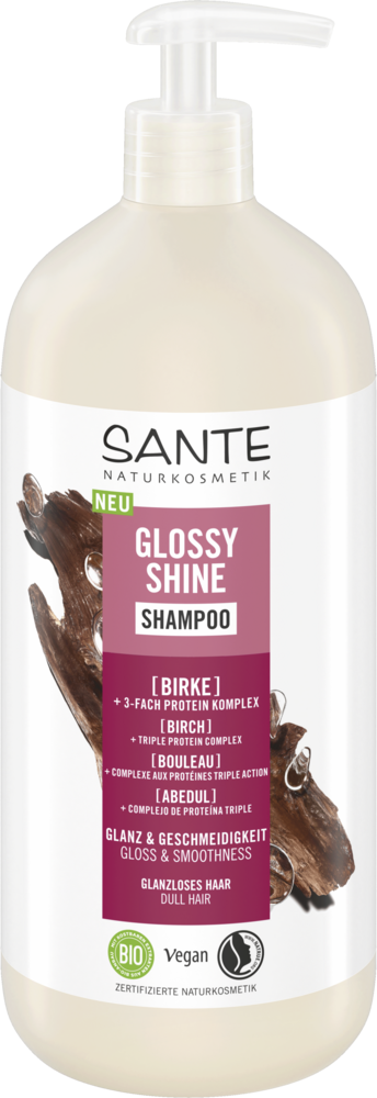 Sante Glossy Shine Shampoo; pullo koivunuutteella rikastettua shampoota, merkitty vegaaniseksi ja luomuksi kiiltäville ja sileille hiuksille; muovipullo on valkoinen mattapinnalla, ruskeita ja vihreitä etikettielementtejä, pumppuannostelija; etikettiteksti on groteskia; ei ihmisiä tai käsiä näkyvissä; tausta yksivärinen, kuva suoraan edestä.