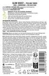 Sante Glow Boost Kuoriva Kasvovesi; etiketti 125 ml:n kuorivalle kasvovedelle, esittää ainesosat, käyttöohjeet, ominaisuudet, sertifioinnit ja brändinimen saksaksi; mukana QR-koodi ja kierrätysmerkit; etiketti painettu sylinterinmuotoiseen muovipulloon kiiltäväpinnalla; selkeää groteskikirjasinta; ei ihmisiä tai käsiä näkyvissä; tausta yksinkertainen ja neutraali; kuva suoraan edestä.