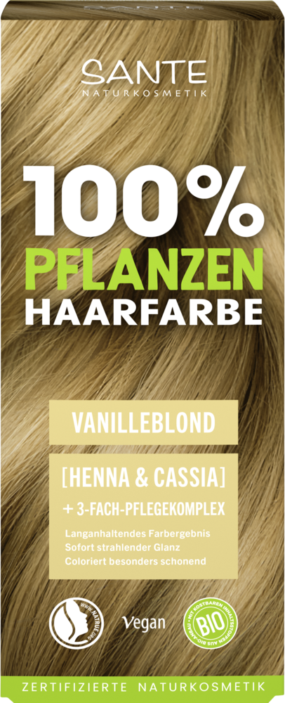 Sante Kasvihiusväri Vanilla Blonde; laatikko Sante Naturkosmetik -kasvipohjaista hiusväriä sävyllä Vanilla Blonde, esitellen hennan ja kassian ravitsevat hyödyt, vegaaninen sertifiointi ja luomumerkintä, kuvattu vaaleiden hiusten taustaa vasten; pakkaus on suorakulmainen mattapinnalla; lihavoitu groteskitypografia esittää tuotenimen, kuvakkeet korostavat ominaisuuksia; ei ihmisiä tai käsiä näkyvissä; lähikuva.