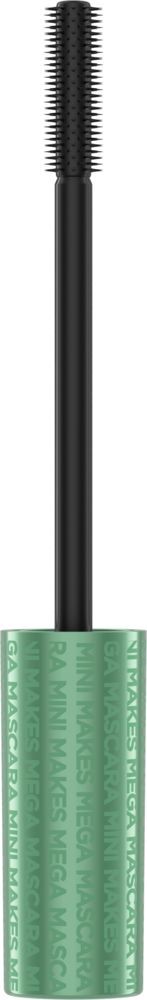 Sante Mini Makes Mega Mascara; tuubi ripsiväriä vihreällä kannella, jossa kohokuvioitu teksti, sekä musta harja lyhyin ja tasavälein harjaksin tarkkaa levitystä varten rohkeille ripsille; tuubi lieriömäinen ja kannen pinta vaikuttaa kiiltävältä; ainoa näkyvä typografia kannessa kohokuvioituna kirjoituksena; ei ihmisiä tai käsiä; tausta yksinkertainen ja siisti, todennäköisesti valkoinen tai vaalea.