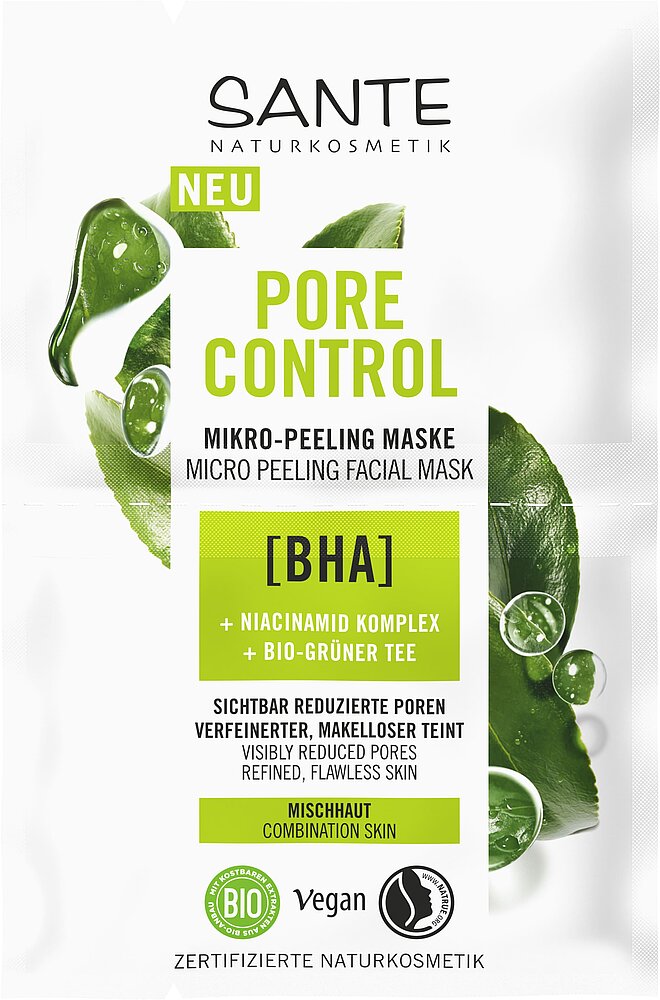 Sante Pore Control Mikrokuoriva Kasvonaamio; annospusseja Sante Pore Control -mikrokuorivaa kasvonaamiota, jossa vihreän teen lehtiä ja niasiiniamidikompleksi, tekstiä BHA-hapoista ja luomu-vihreästä teestä, vegaanisertifiointi sekaiholle; mattapintaiset suorakulmaiset pussit vihreissä sävyissä selkeällä tuotemerkinnällä; groteskikirjasintyylit hallitsevat pakkausta; ei ihmisiä tai käsiä näkyvissä; yksivärinen tausta ja lähikuva tuotteesta.