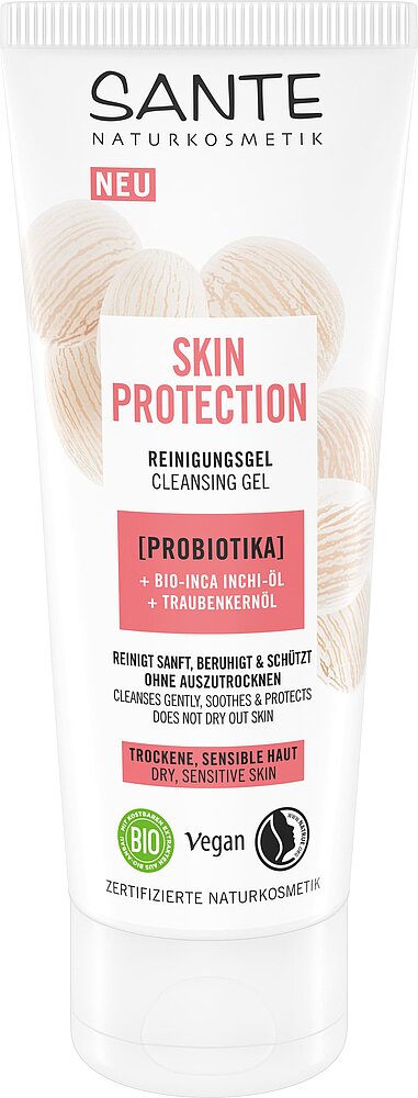 Sante Skin Protection Puhdistusgeeli; tuubi puhdistusgeeliä kuivalle, herkälle iholle; tuubi on valkoinen mattapinnalla kirkkaalla korkilla; brändäys ja tuotetiedot painettu mustalla ja vihreällä groteskitekstillä, muutamin sertifiointikuvakkein etuosassa; luettavassa etiketissä mainitaan probiootit sekä vegaani- ja luomusertifioinnit sekä hellävarainen ihoa rauhoittava ominaisuus; tuote seisoo pystyssä vaalealla taustalla suoraviivaisessa studiokuvassa; ei ihmisiä tai käsiä näkyvissä.