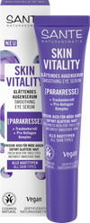 Sante Skin Vitality Silmäseerumi; tuubi ja laatikko tasoittavaa silmänympärysseerumia violetein korostein, tekstiä vegaanisesta kaavasta ja sopivuudesta kaikille ihotyypeille; molemmissa vegaani- ja Cosmos Natural -sertifiointilogot; tuubin pinta on pehmeän mattapintainen, laatikko suorakulmainen mattapinnalla; groteskikirjasintyylit mustana ja violettina molemmissa esineissä; tausta puhtaan valkoinen, tuote keskitettynä, ei ihmisiä tai käsiä näkyvissä.