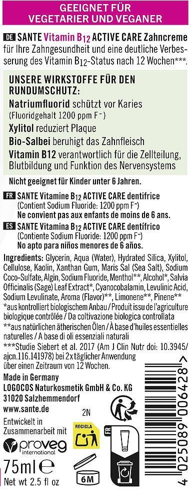 Sante Vitamin B12 Active Hammastahna; saksankielinen etiketti SANTE Vitamin B12 -hammastahnalle valkoisella suorakaiteen muotoisella mattapintaisella tuubilla; etiketissä lihavoitua groteskityypografiaa, listaa vegaanisuuden, natriumfluoridin, ksylitolin, luomusalvian ja B12-vitamiinin aktiiviaineina; käyttöohjeet ja pienet tuotekuvakkeet alaosassa; ei ihmisiä tai käsiä; neutraali tausta, lähikuva tuotteesta.