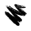 Sante Eyeliner; mustia siveltimenvetoja valkoisella taustalla muodostaa kolme paksua, tekstuurista viivaa löyhässä siksak-kuviossa; ei pakkausta, etikettiä tai kirjasinta näkyvissä; vetojen pinta näyttää matalta ja epätasareunaiselta; kuva otettu ylhäältä, ei ihmisiä tai käsiä.