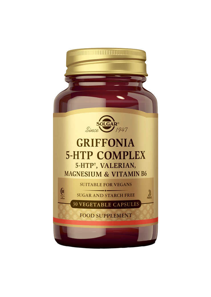 Solgar Griffonia 5-HTP Complex; ruskea pullo ravintolisää kultaisella etiketillä, sisältää 30 kasviskapselia; pakkaus on muovia mattapinnalla ja rihlatulla kultaisella kierrekorkilla; etiketin typografia on lihavoitua serif-tyyliä, esittää tuotenimen ja listatut ainesosat: 5-HTP, rohtovirmajuuri, magnesium, B6-vitamiini; tausta on yksivärinen valkoinen, ei ihmisiä tai käsiä näkyvissä; kuva suoraan edestä.