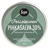Sopo Perinteinen Pihkasalva 30%; pyöreä tölkki suomalaiselle pihkasalvalle; astia mattavihreä valkoisin ja mustin tekstein selkeällä modernilla groteskifontilla; tölkki yksinään vaaleaa, yksinkertaista taustaa vasten; ei ihmisiä eikä käsiä näkyvissä; etikettiteksti näkyvästi kannen keskellä.