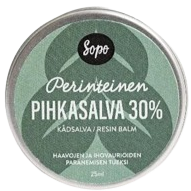 Sopo Perinteinen Pihkasalva 30%; pyöreä tölkki suomalaiselle pihkasalvalle; astia mattavihreä valkoisin ja mustin tekstein selkeällä modernilla groteskifontilla; tölkki yksinään vaaleaa, yksinkertaista taustaa vasten; ei ihmisiä eikä käsiä näkyvissä; etikettiteksti näkyvästi kannen keskellä.