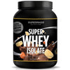 Supermass Nutrition SUPER WHEY ISOLATE Banana-Hazelnut; musta muoviastia Supermass Nutrition Super Whey Isolate -proteiinijauhetta mattapinnalla ja sylinterinmuotoinen; etiketissä realistisia roiskeita suklaasta, banaanista ja maapähkinästä; huomattava groteskiteksti kertoo ”Ultimate Protein Content” ja ”Powerful Flavour”; tausta valkoinen, ei ihmisiä tai muita esineitä näkyvissä.
