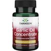 Swanson Garlic Oil Concentrate 500 mg; pullo Swanson Garlic Oil Concentrate -ravintolisää, muotoiltu sydän- ja verisuoniterveyden tueksi, 500 mg valkosipuliöljyvastinetta pehmeäkapselia kohti, sisältää 250 pehmeäkapselia; pullo sylinterin muotoinen vihreää muovia kiiltopinnalla ja tummalla kierrekorkilla; pääetiketti valkoista ja kultaista tekstiä serifi- ja groteskikirjasimin; valkoinen tausta, tuote keskitettynä, ei ihmisiä.