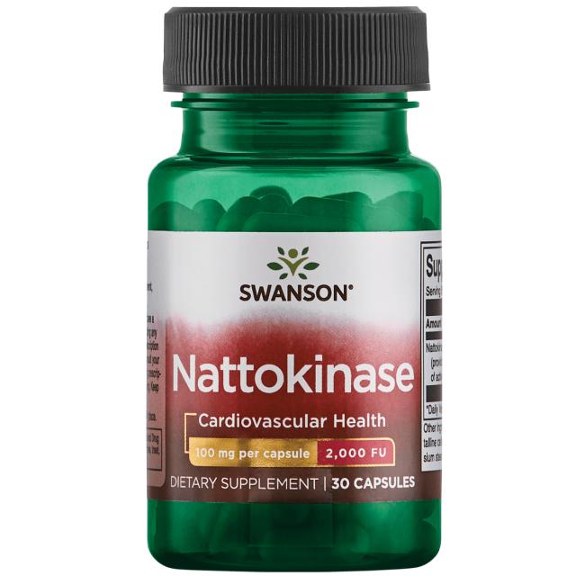 Swanson Nattokinase; vihreä muovipullo mattapinnalla, lieriömäinen muoto ja kierrekansi; etiketissä lihavoitua valkoista ja kultaista groteskitekstiä: Swanson Nattokinase Cardiovascular Health, 100 mg per kapseli ja 2 000 FU, pakkaus sisältää 30 kapselia sydän- ja verisuoniterveyttä tukevaksi ravintolisäksi; valkoinen tausta, ei ihmisiä tai muita esineitä kuvassa.