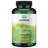 Swanson Psyllium Husks; pullo Swanson Psyllium Husks -ravintolisää, 100 vegaanista kapselia, muotoiltu ruoansulatuksen terveyden tueksi, 610 mg kuitua kapselia kohti; pullo sylinterin muotoinen vihreää muovia kiiltopinnalla tummanvihreällä korkilla; etiketti valkoinen ja vihreä lihavoidulla groteskitekstillä; tuotenimi, kapselimäärä, kuitumäärä ja ”dietary supplement” selkeästi luettavissa; ei ihmisiä tai käsiä, pelkistetty neutraali tausta.