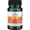 Swanson Vitamin D3 25 mikrog; pullo Swanson Vitamin D3 -ravintolisää, merkitty Bone and Immune Health, 1 000 IU (25 mcg) per kapseli, korkea vahvuus, sisältää 60 kapselia immuunijärjestelmän tueksi; pullo lieriömäinen tummanvihreä, kultainen kansi; pinta vaikuttaa kiiltävältä; etiketissä lihavoitua groteskitekstiä vihreänä ja mustana valkoisella pohjalla; ei ihmisiä tai käsiä; kuvattu valkoista taustaa vasten.