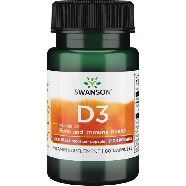 Swanson Vitamin D3 25 mikrog; pullo Swanson Vitamin D3 -ravintolisää, merkitty Bone and Immune Health, 1 000 IU (25 mcg) per kapseli, korkea vahvuus, sisältää 60 kapselia immuunijärjestelmän tueksi; pullo lieriömäinen tummanvihreä, kultainen kansi; pinta vaikuttaa kiiltävältä; etiketissä lihavoitua groteskitekstiä vihreänä ja mustana valkoisella pohjalla; ei ihmisiä tai käsiä; kuvattu valkoista taustaa vasten.