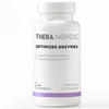 THERA Nordic Optimized Enzymes; valkoinen muovipullo mattapinnalla, sylinterinmuotoinen, kierrekorkki; etiketissä luettavaa tekstiä "THERA NORDIC Optimized Enzymes", suomenkielistä tekstiä, 60 kapselia, ja violetti korostusraita; etiketti on pääosin valkoinen yksinkertaisella groteskitypografialla; kuvassa ei näy ihmisiä tai käsiä; tausta neutraali; ruoansulatusentsyymejä sisältävä ravintolisä ruoansulatuksen tueksi.