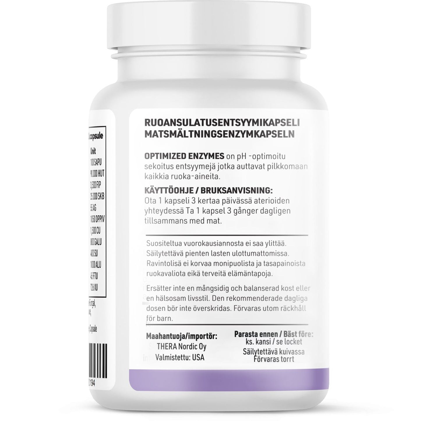 THERA Nordic Optimized Enzymes; valkoinen pullo harmaalla korkilla, suomen- ja ruotsinkielistä tekstiä optimoiduista ruoansulatusentsyymikapseleista, annosteluohjeita ja valmistajatietoja; pullon kyljessä viivakoodi ja mainos entsyymiyhdistelmän tehokkuudesta; muovipullo on sylinterinmuotoinen ja mattapintainen; etiketissä käytetään mustaa ja sinistä groteskifonttia; tuote on kuvattu valkoista taustaa vasten ilman ihmisiä tai esineitä, kuva rajattu tiukasti vain pulloon.