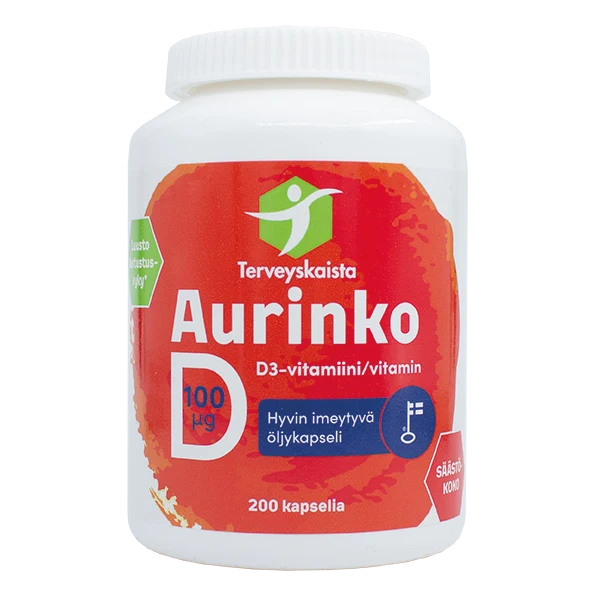 Terveyskaistan Aurinko D3-vitamiini -pullo, valkoinen sylinterimäinen muovipullo mattapinnalla ja valkoisella kierrekorkilla, sisältää 200 kapselia 100 µg D3-vitamiinia; punainen ja valkoinen paperietiketti tekstausvapaalla suomenkielisellä tekstillä; tausta yksinkertainen ja tasaisesti valaistu, ei ihmisiä tai muita esineitä näkyvissä.