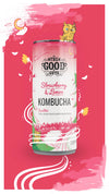 The Good Guys Luomu Kombucha Strawberry & Lemon; tölkki luomukombuchaa mansikka-sitruunamaulla lepää vaaleanpunaisella taustalla, jossa leikkisiä kuvituksia pöllöstä, kuunsirpistä, pilvistä ja koristeellisista kiehkuroista; sylinterinmuotoinen metallitölkki mattapinnalla ja eloisin värein; päätekstissä lihavoitua ja pyöreää typografiaa; ei ihmisiä tai käsiä näkyvissä tässä tuotekeskeisessä kuvassa.