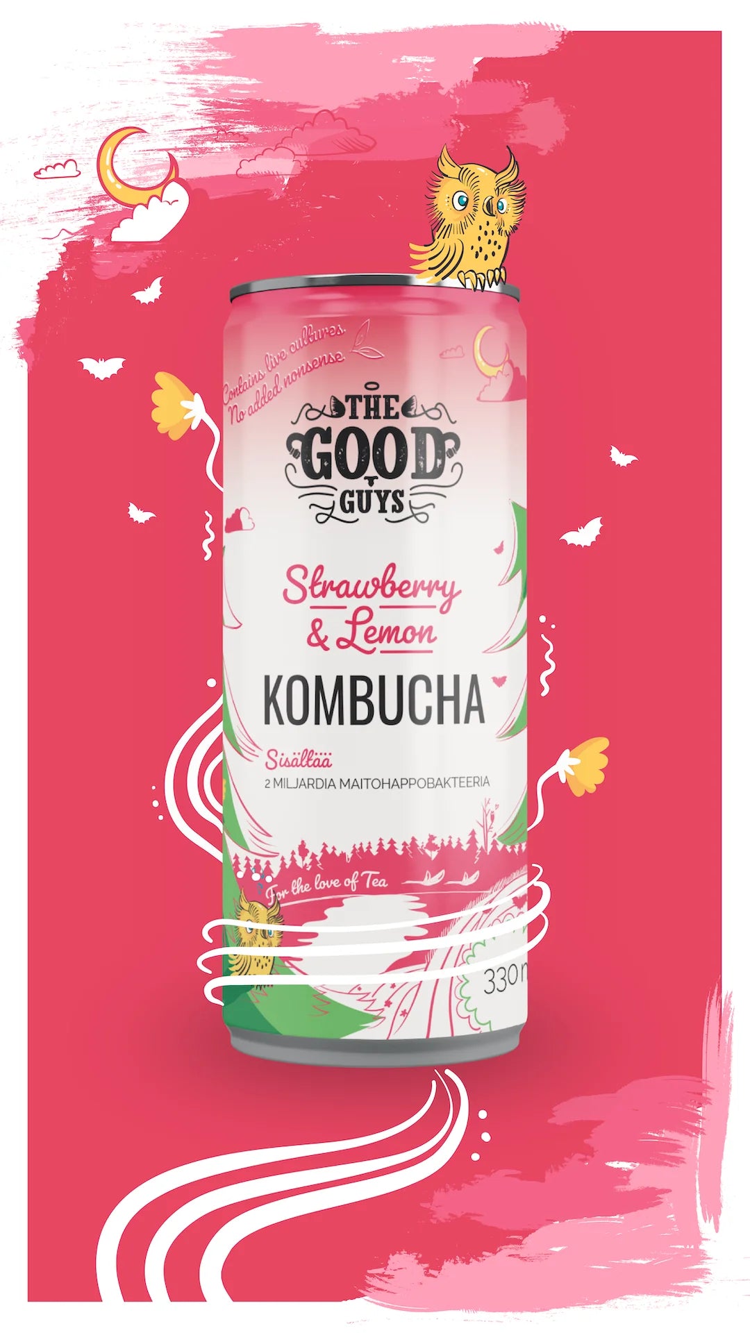 The Good Guys Luomu Kombucha Strawberry & Lemon; tölkki luomukombuchaa mansikka-sitruunamaulla lepää vaaleanpunaisella taustalla, jossa leikkisiä kuvituksia pöllöstä, kuunsirpistä, pilvistä ja koristeellisista kiehkuroista; sylinterinmuotoinen metallitölkki mattapinnalla ja eloisin värein; päätekstissä lihavoitua ja pyöreää typografiaa; ei ihmisiä tai käsiä näkyvissä tässä tuotekeskeisessä kuvassa.